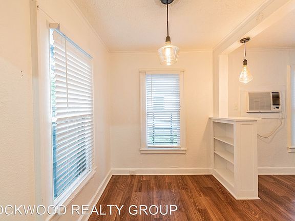 3rd image of 930 E Grayson St APT 04