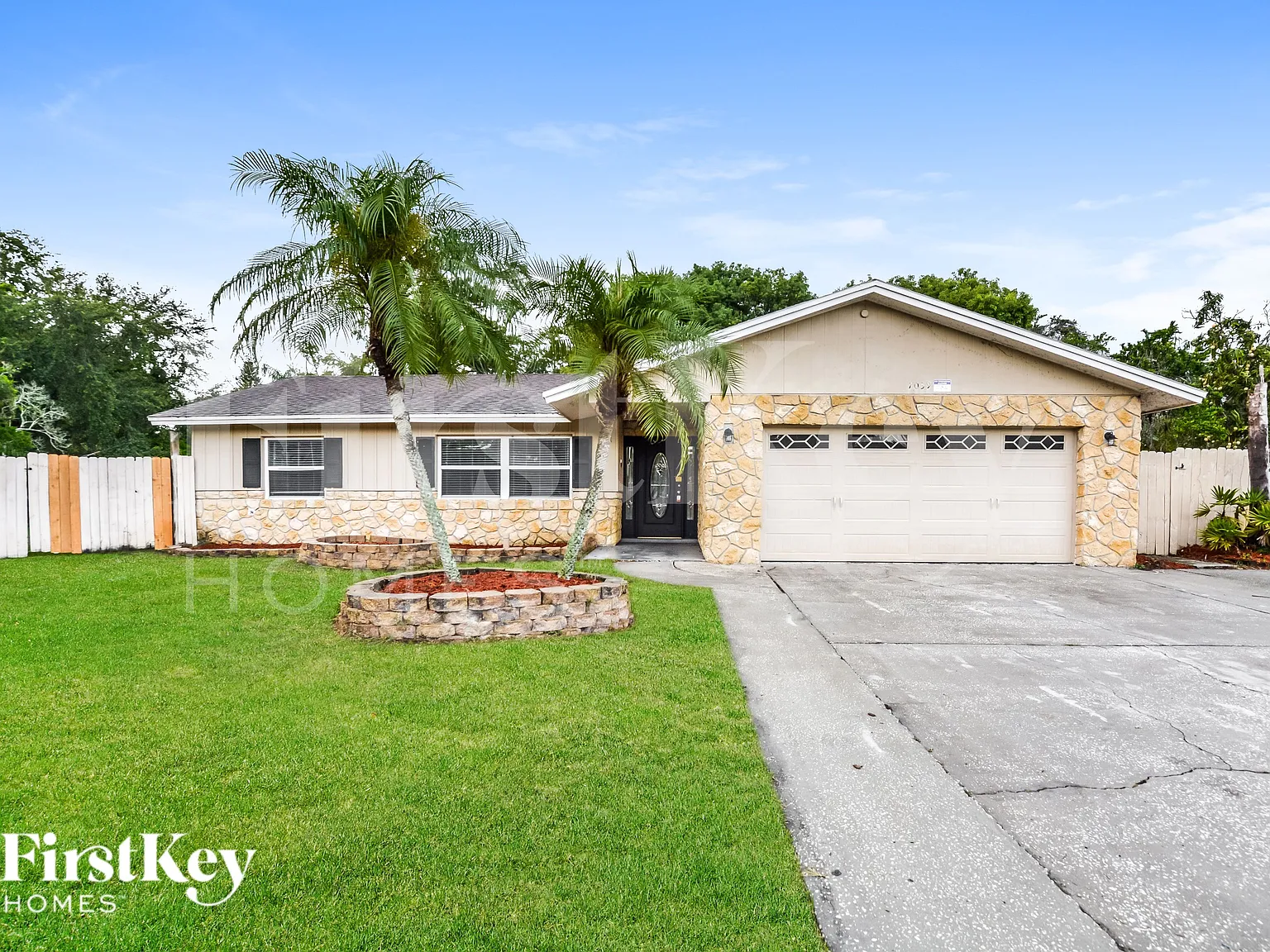 4 bed, 2.0 bath, 2218 sqft, $2,915 — Photo 1