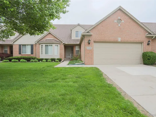 52245 Silvanna Ln, Macomb, MI 48042