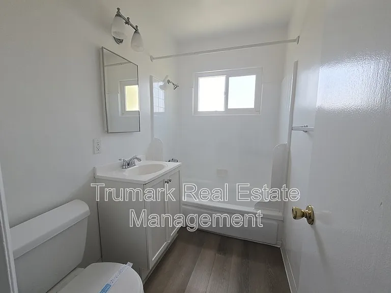 103 S Roosevelt Ave #9 — Photo 6