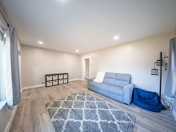 5th image of 252 E 1000 N