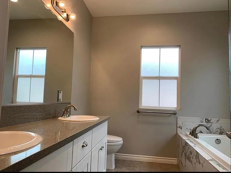 109 E McLean St — Photo 1