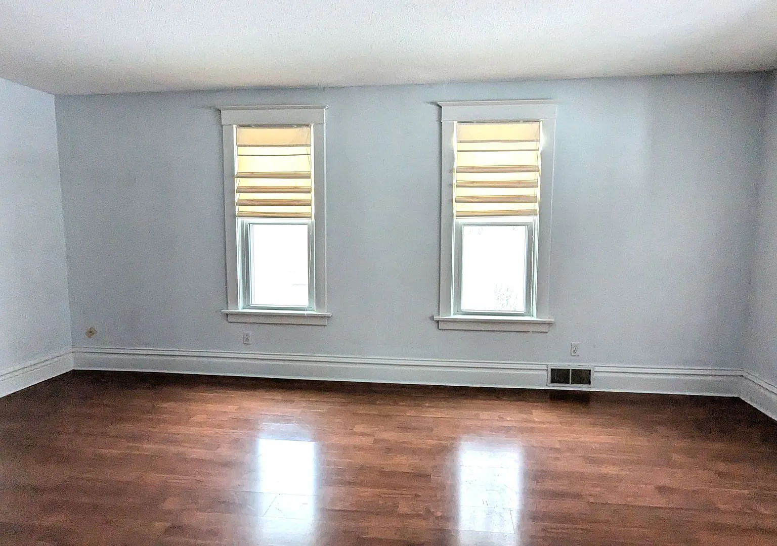 1284 Montgomery, 3 bedroom Lakeside home with basement and garage — Photo 4