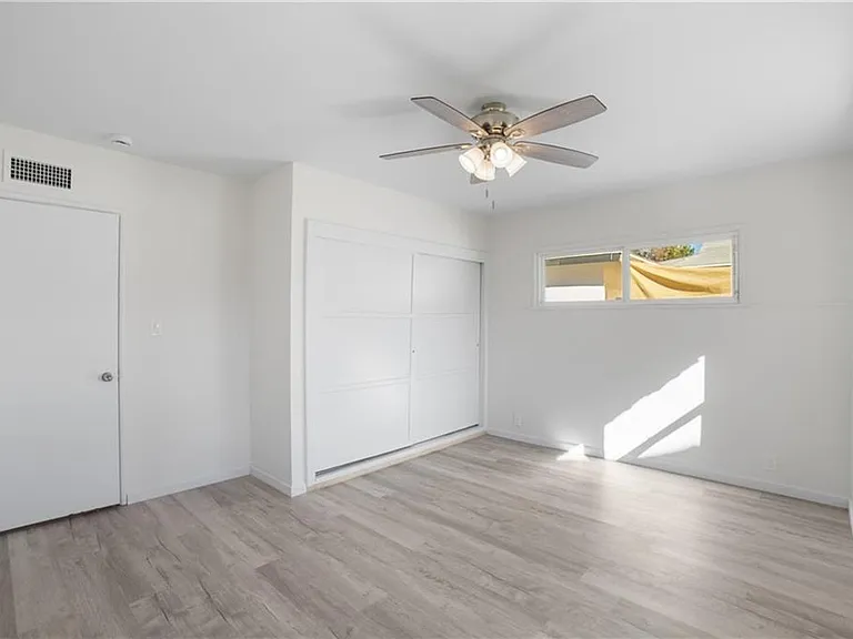 7400 Cozycroft Ave — Photo 7