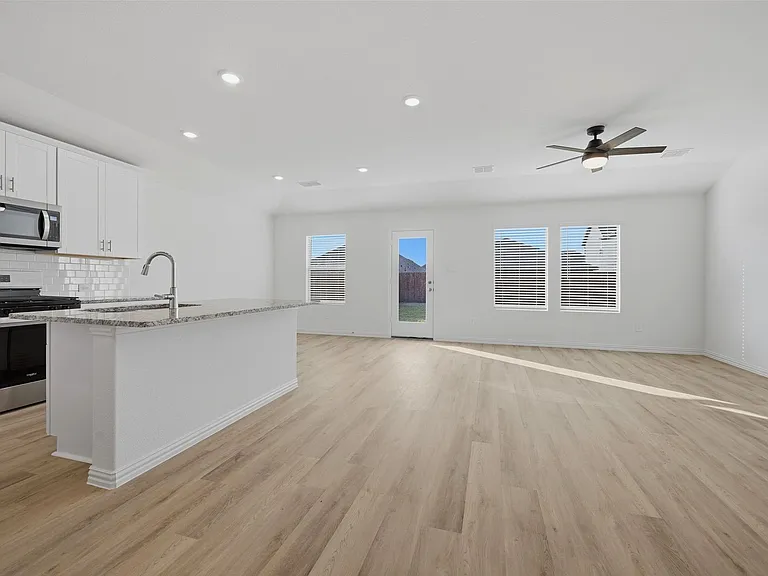 2222 Rannoch St — Photo 11