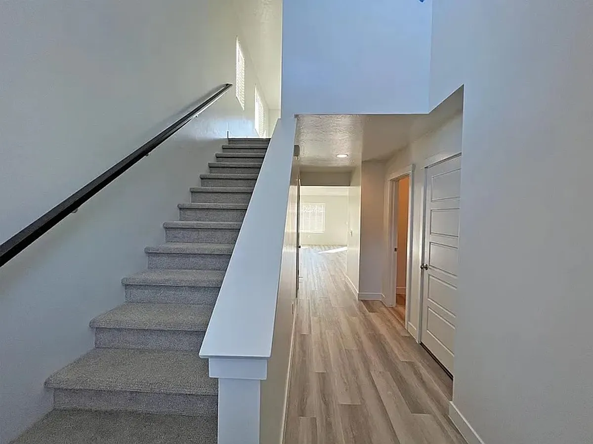 Building Photo - 4104 E Phobos Ln
