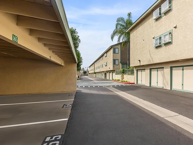 Windrose Apartments — Photo 8