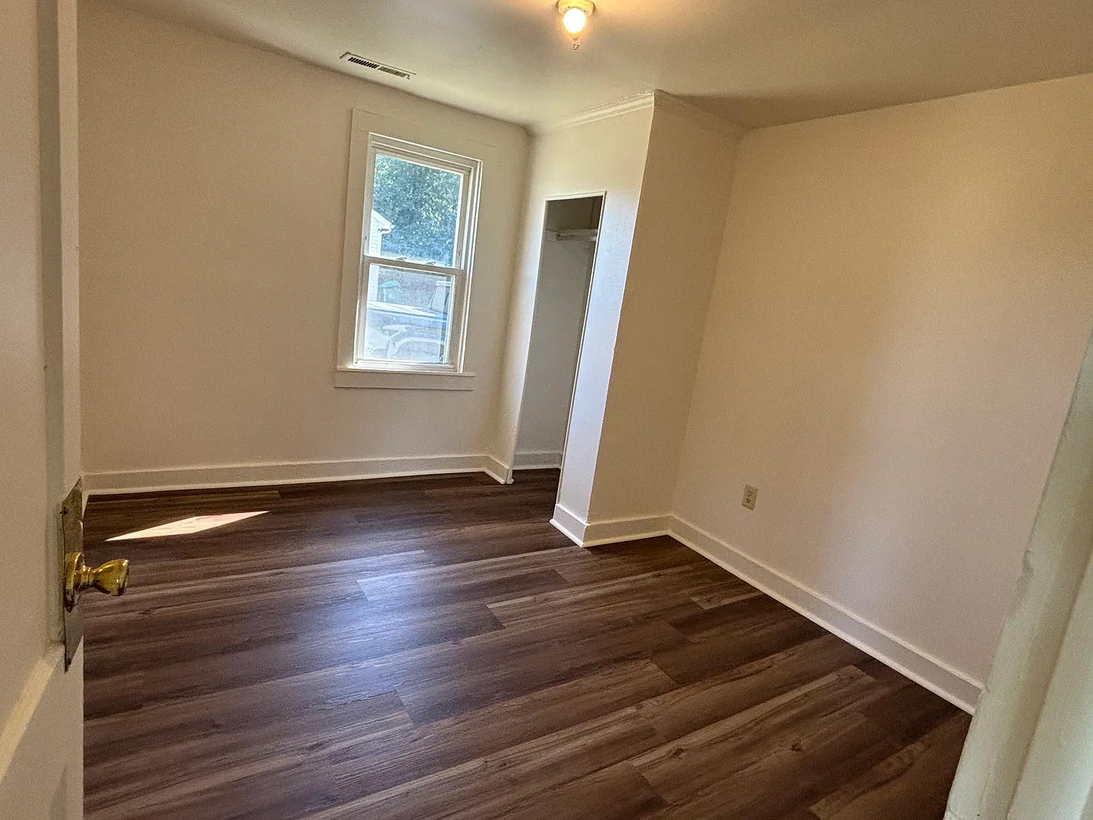 3 bed, 964 sqft, $1,400 — Photo 2