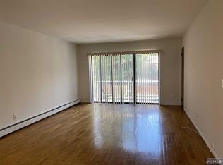 244 Collignon Way APT 3B, Westwood, NJ 07675