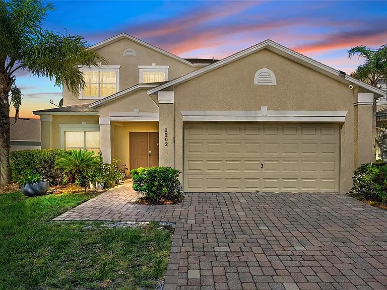 1202 Cumbrian Lakes Ct — Photo 1