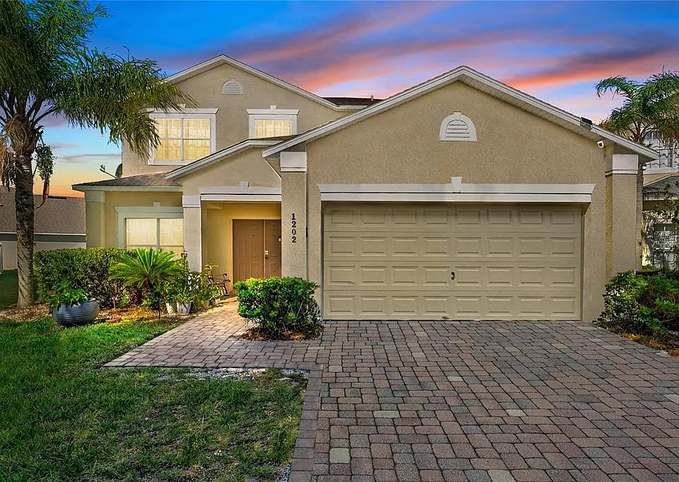 1202 Cumbrian Lakes Ct