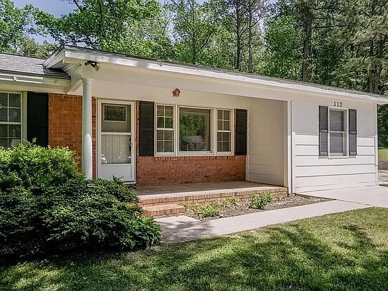 112 Old Meadowbrook Dr — Photo 2