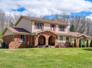 6300 Victoria Ct, Fenton, MI 48430