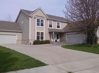 5997 S Crosswinds Dr, Greendale, WI 53129