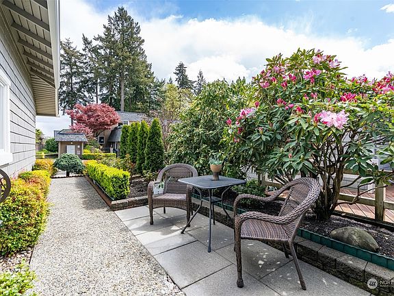 5th image of 2619 175th Avenue NE