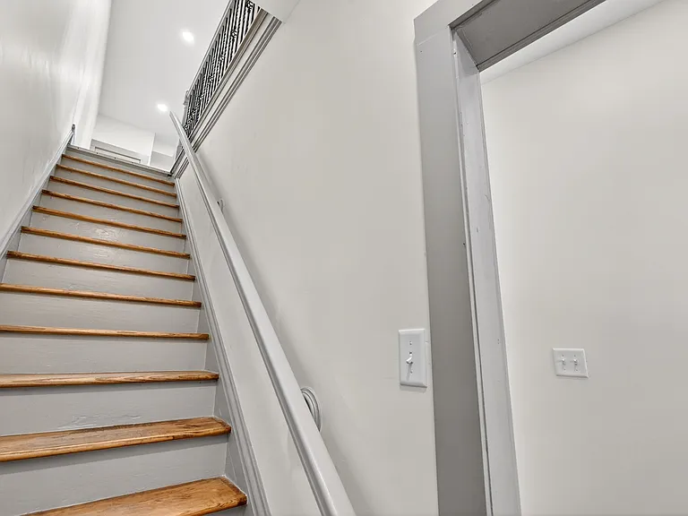1810 Utah St — Photo 36