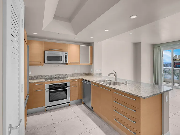 222 Karen Ave #15 — Photo 4