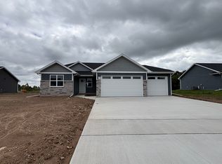W7086 Jaclyn Ln, Greenville, WI 54942