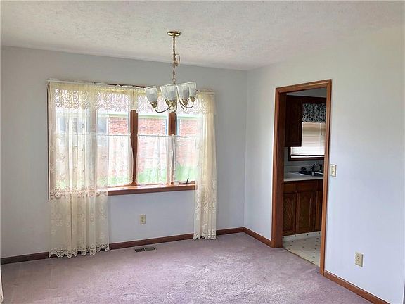 3rd image of 104 Sterling Dr