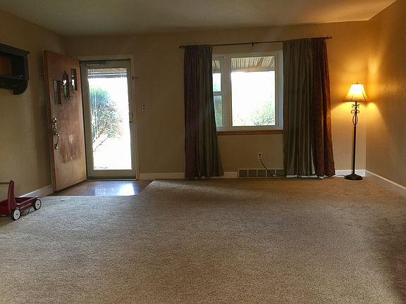 5th image of 207 N Clay St