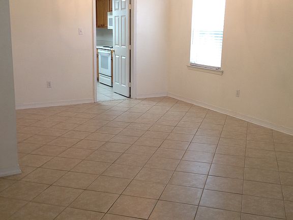 2nd image of 5003 Heritage Ln
