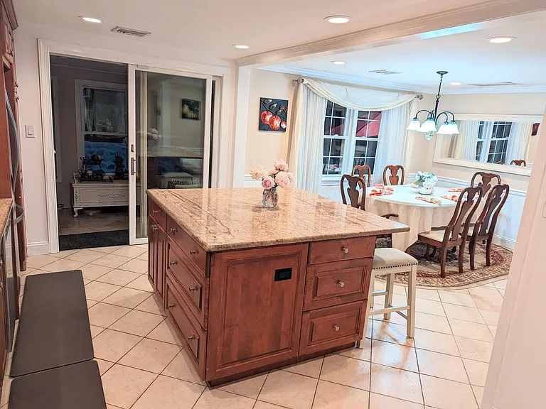 530 Shirley Ave — Photo 18