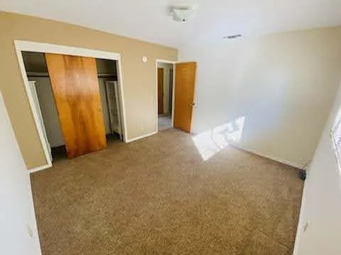 111 Huntington Ct — Photo 14