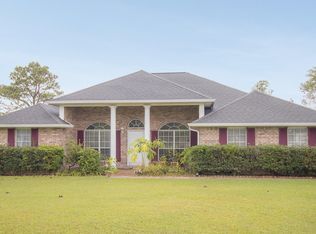10211 Green Leaf Cir, Vancleave, MS 39565