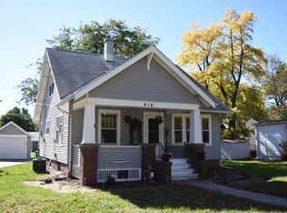 910 K St, Aurora, NE 68818