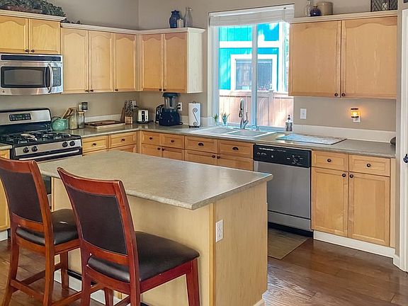 3rd image of 9528 173rd Street Ct E