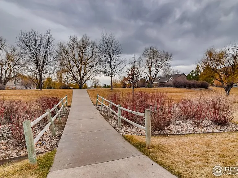 5225 White Willow Dr #M200 — Photo 34
