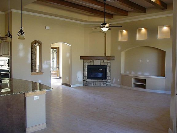 Very open Kitchen-Family-Breakfast room
