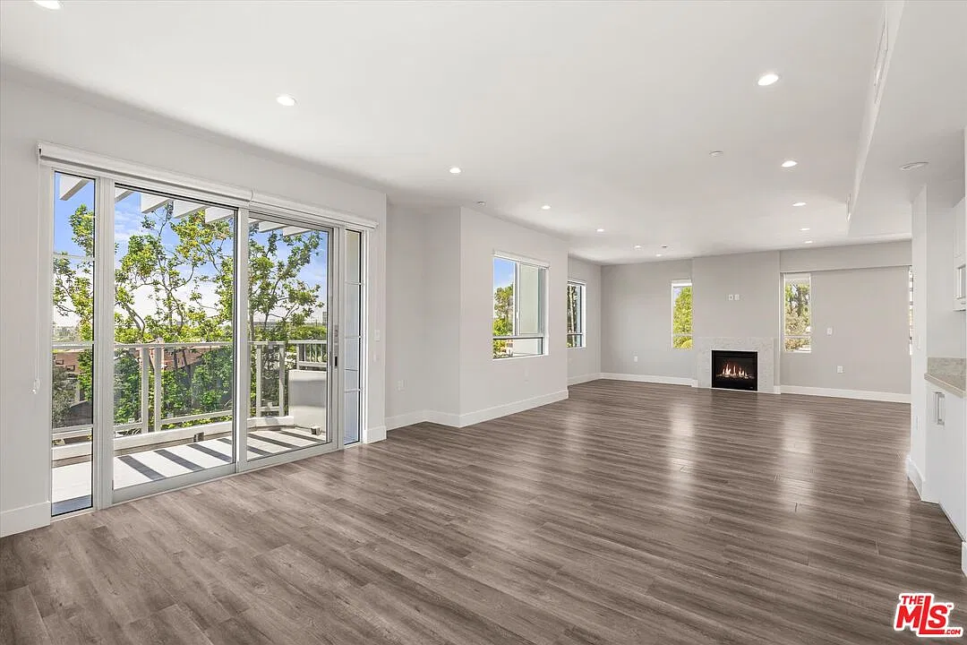 3 bed, 3.0 bath, 1750 sqft, $5,999 — Photo 2