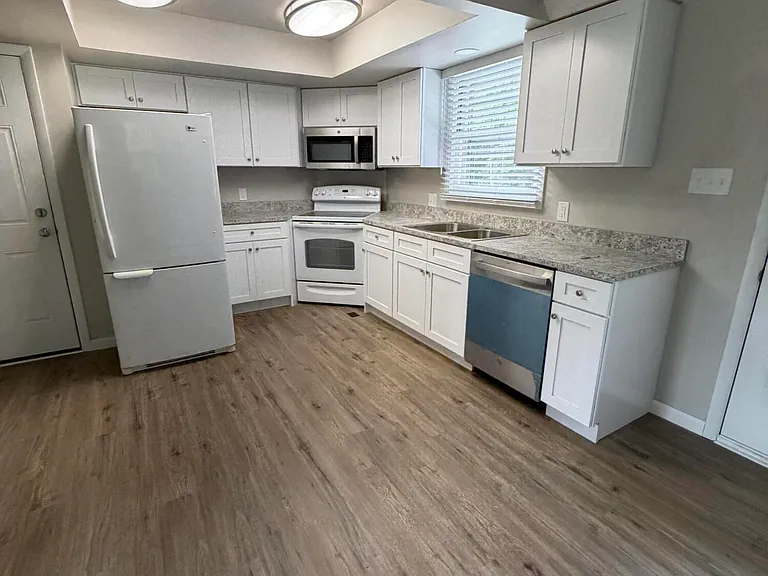311 Betty St — Photo 2