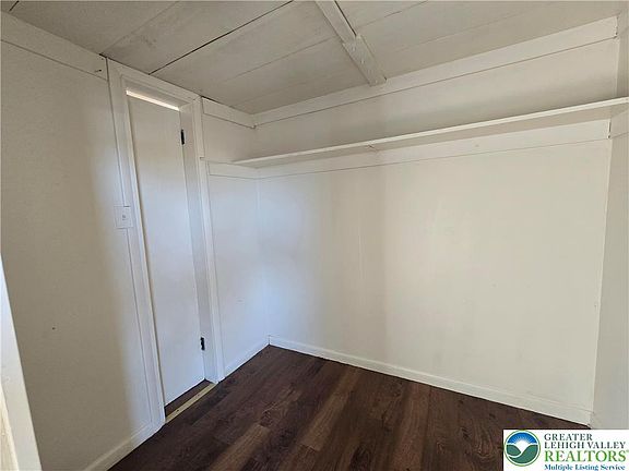 4th image of 230 N 10th St
