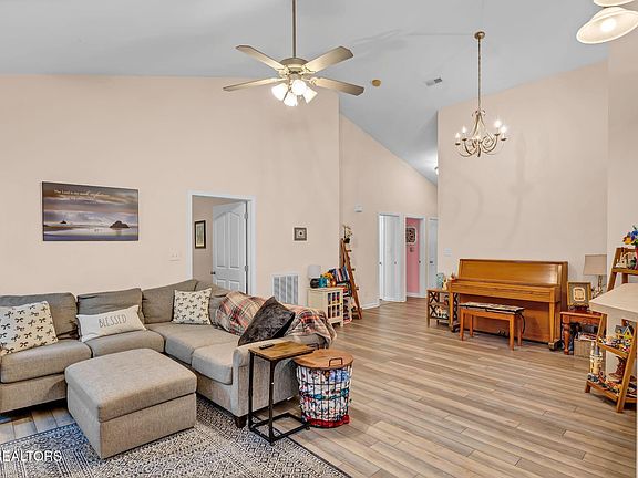 3rd image of 7215 Oakfield Ln #A
