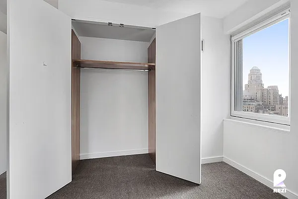 Rented by REZI | media 37