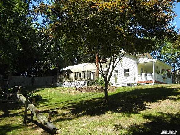 4th image of 8 Hollis Dr
