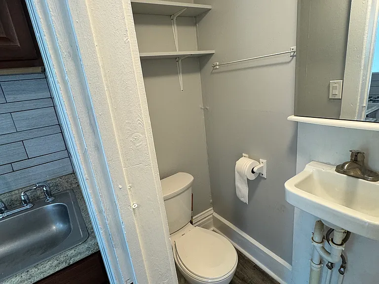 420 W 12th St #1 — Photo 8