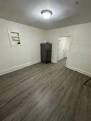33 E Adams St #1/2 Photo 1
