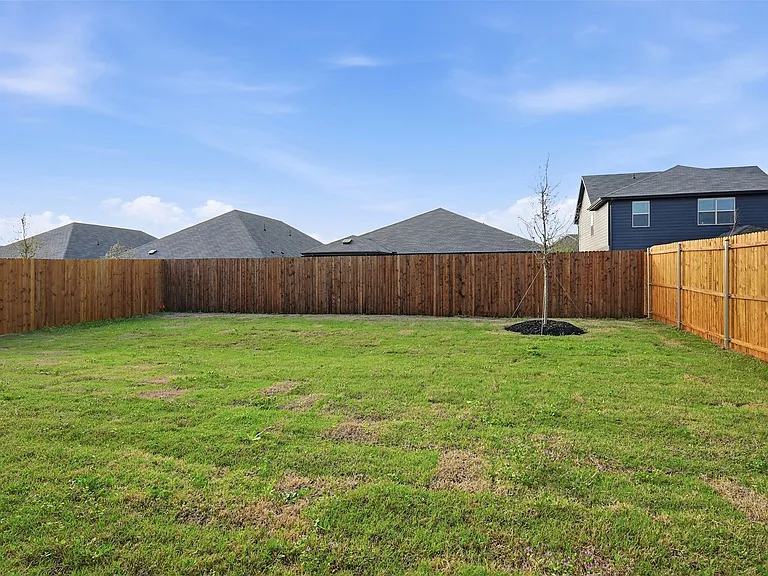 2222 Rannoch St — Photo 31