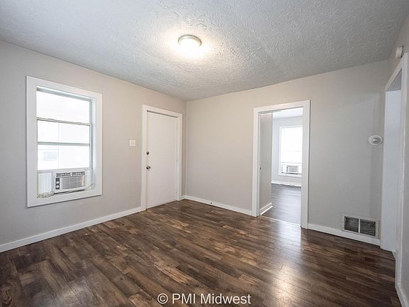 4th image of 1643 N Centennial St