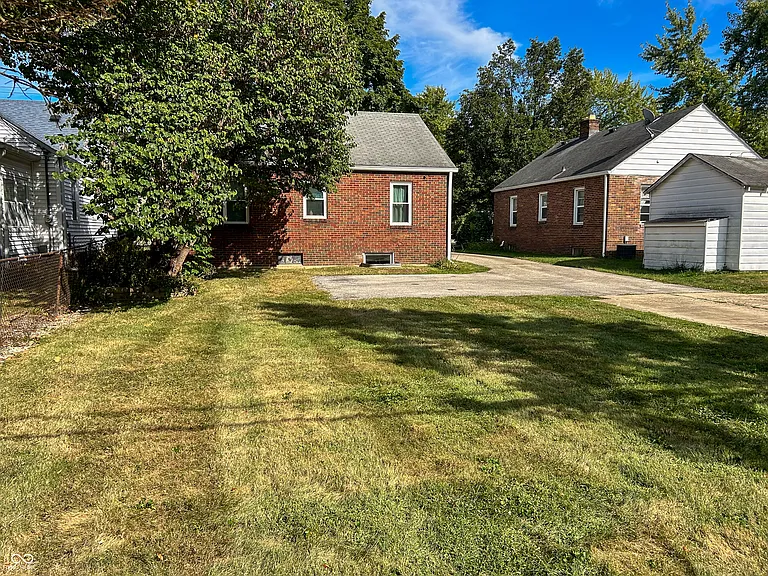 5846 N Keystone Ave — Photo 5