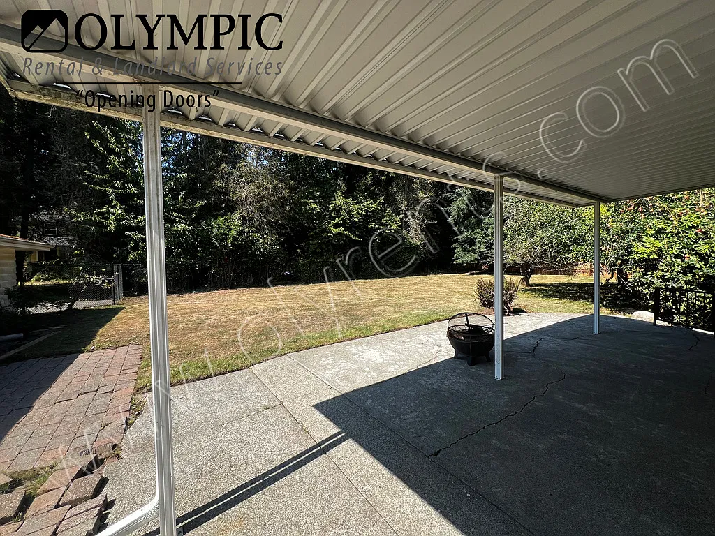 5 Bdrm, 2.5 Bath, 2 Kitchen, 2 Living Room Home in West Olympia w/ AC! — Photo 3