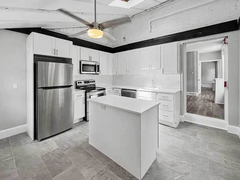 130 E Chestnut St — Photo 6