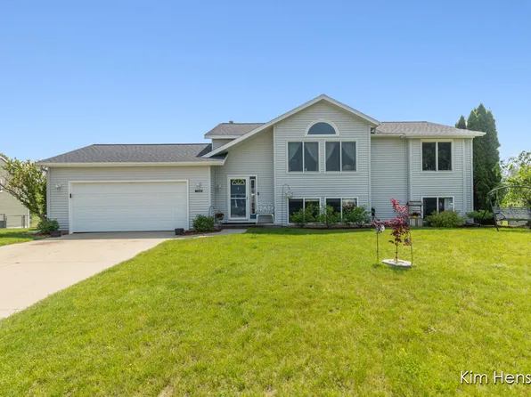 7088 Quintara Dr NE, Comstock Park, MI 49321