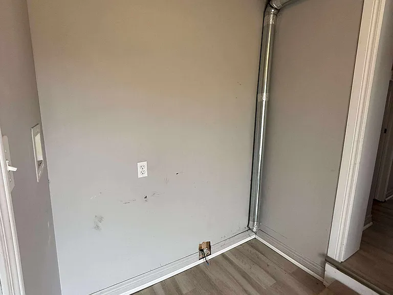 130 Saint Paul Cres E #1 — Photo 16