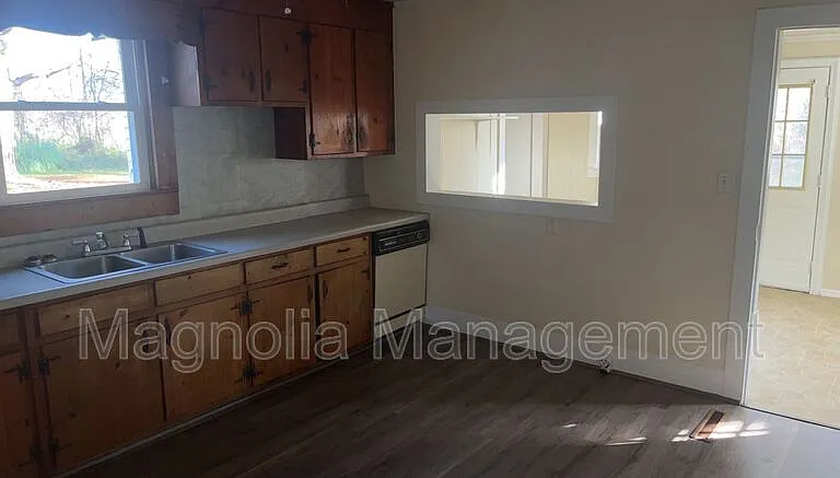 1835 Colonial Ave — Photo 5