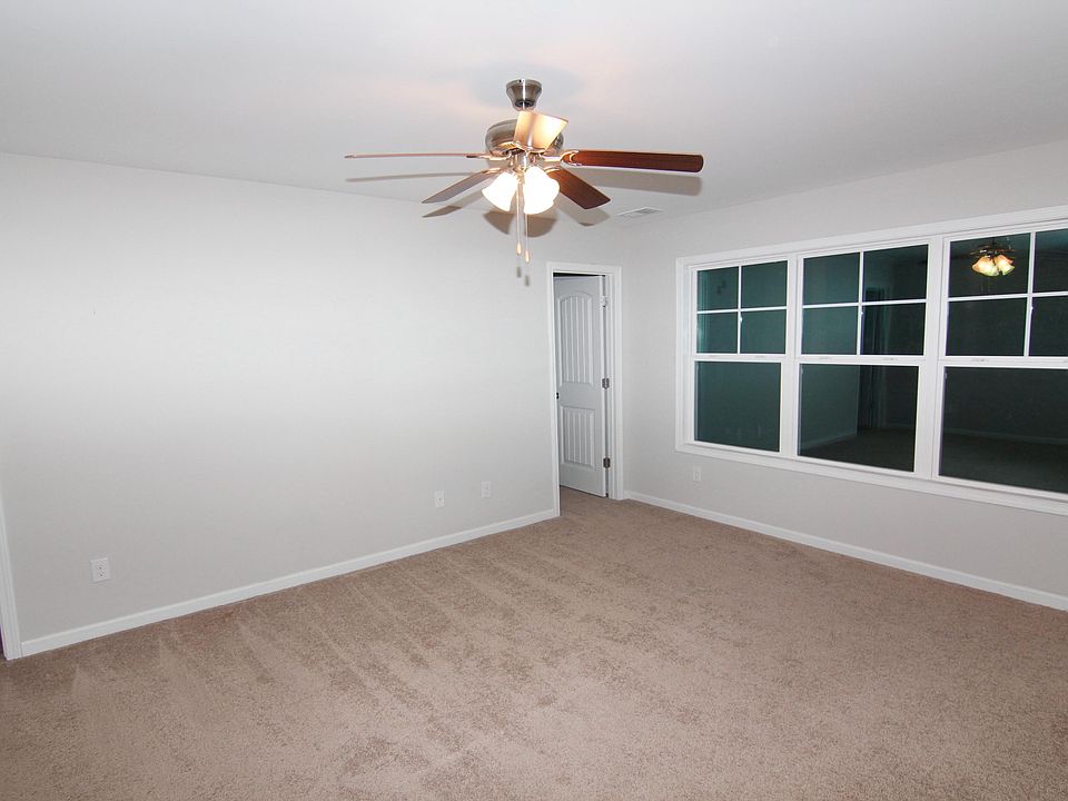2nd image of 104 Graceland Ct