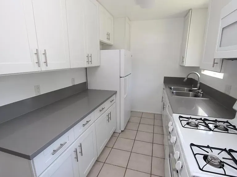 285 E Del Mar Blvd #1 — Photo 7